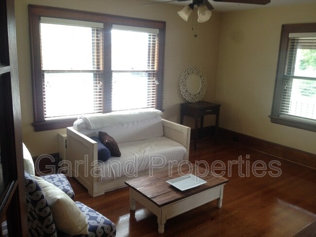 Building Photo - 356 Walnut Ave SW