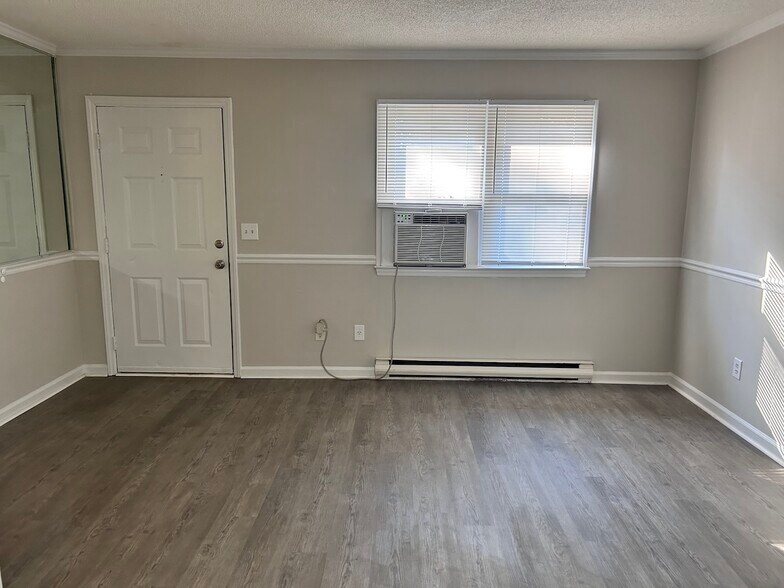 Building Photo - 2204 Delta Pl