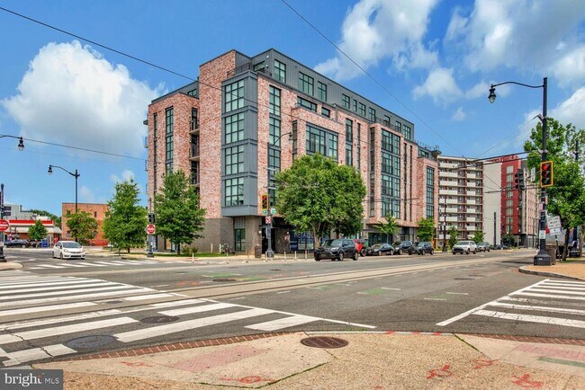 Primary Photo - 1402 H St NE