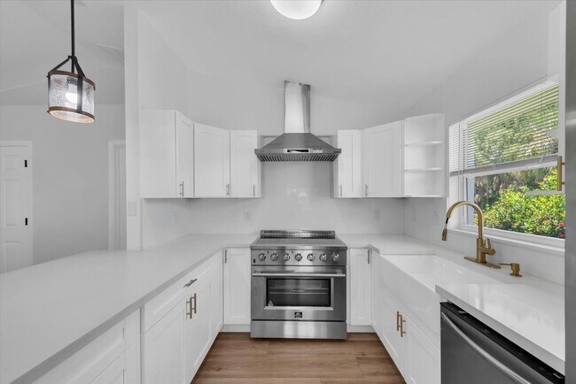 Building Photo - 1611 3rd Ave W