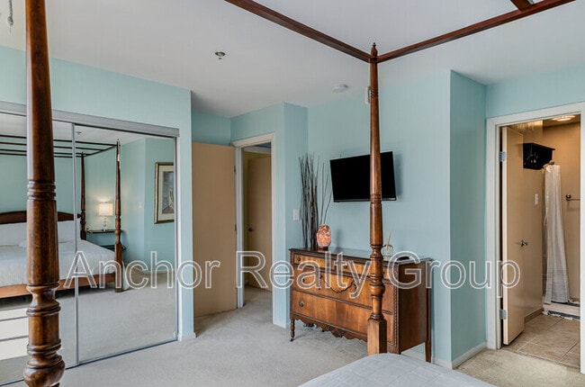 Building Photo - 304 28th St