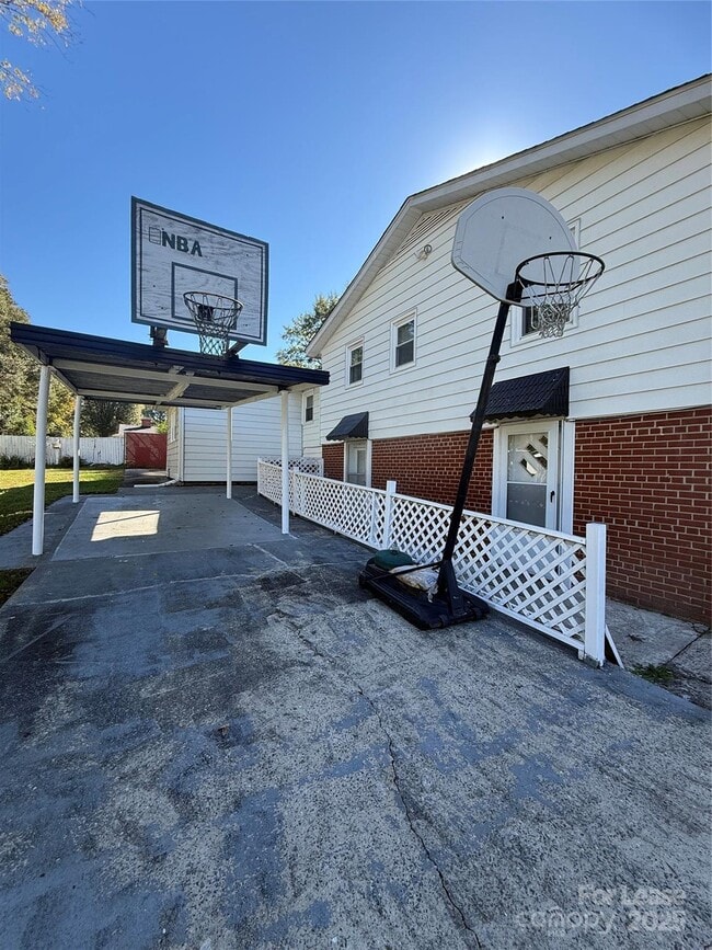 Building Photo - 1632 Kimberly Dr