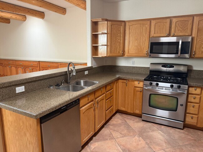 Building Photo - Location, Location!  3 Br, 2 Ba, fireplace in living room, kitchen appliances