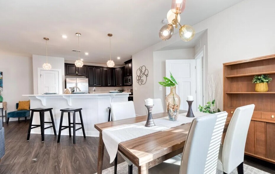 Building Photo - 10020 Ruffian Way