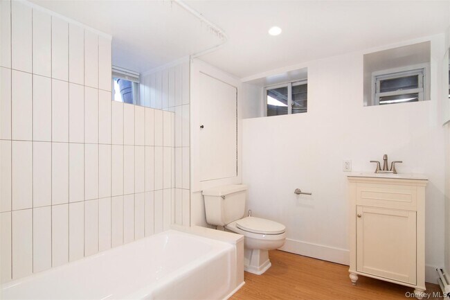 Building Photo - 9 N Buckhout St