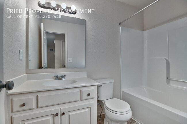 Building Photo - 2040 S 137 St