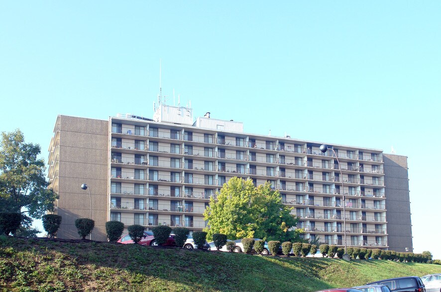 Perrytown Place 101 Highland Pines Dr Pittsburgh PA 15237 Apartment