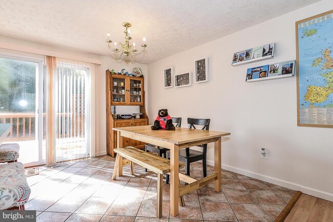 Building Photo - 8291 Raindrop Way