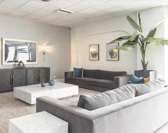Building Photo - 3140 S Ocean Dr