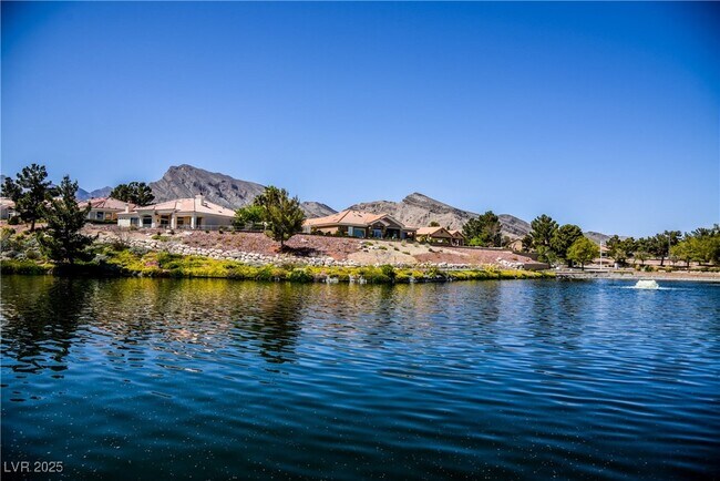 Building Photo - 2548 Tumble Brook Dr