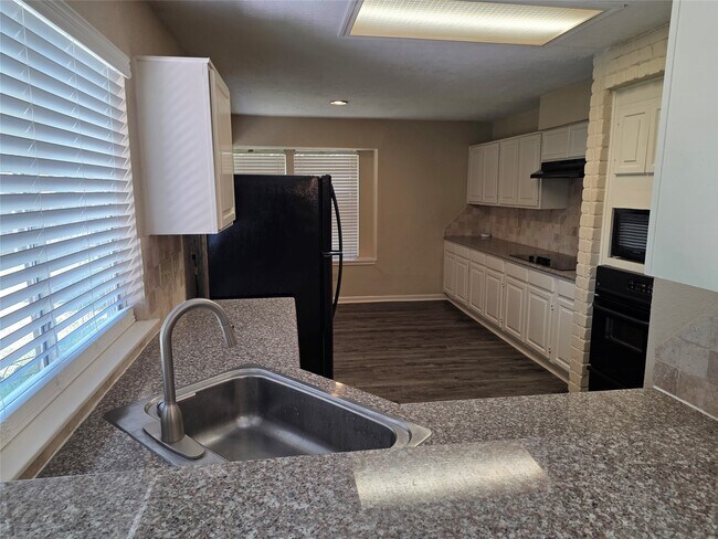 Building Photo - 12902 Skymeadow Dr