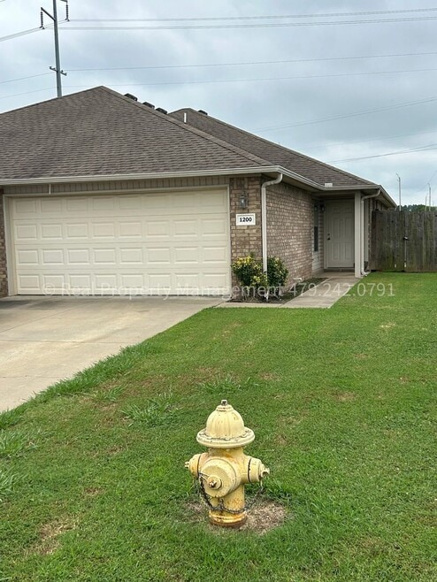 Building Photo - 1200 Fianna Pl Ct