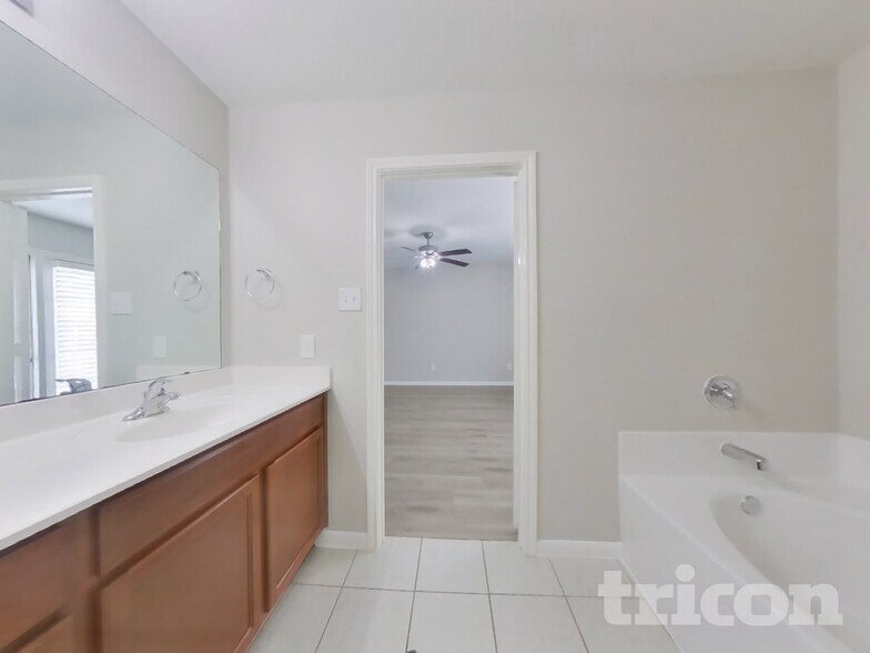 Building Photo - 717 Totem Trail Dr