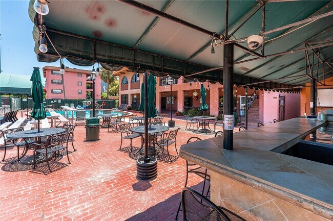 Building Photo - 680 Tennis Club Dr