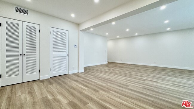 Building Photo - 414 N Palm Dr