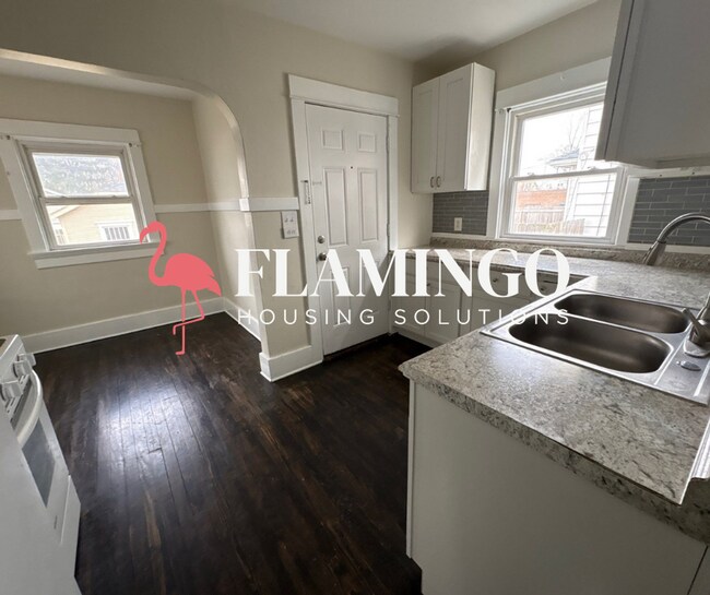 Building Photo - Charming Home in Dayton’s Gem City – Convenient Wayne Ave Location