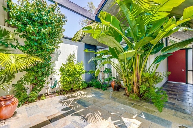 Building Photo - Gorgeous 4 Bed, 2 Bath Eichler in Sunnyvale