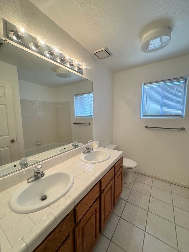 Building Photo - 5730 W Monte Verde Ct