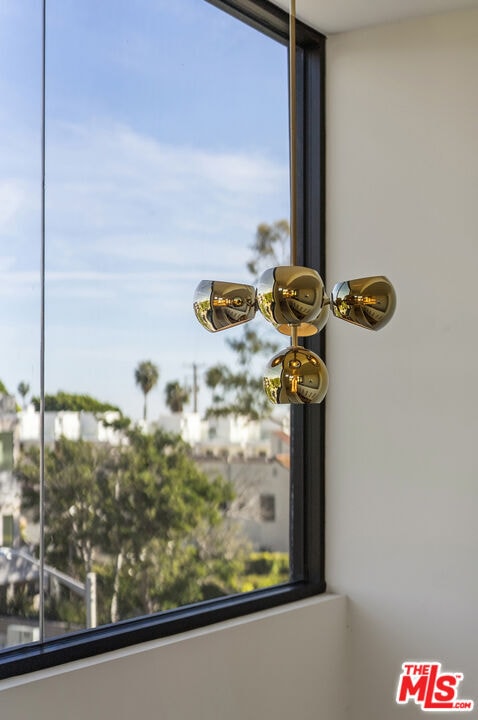 Building Photo - 1021 N Ogden Dr