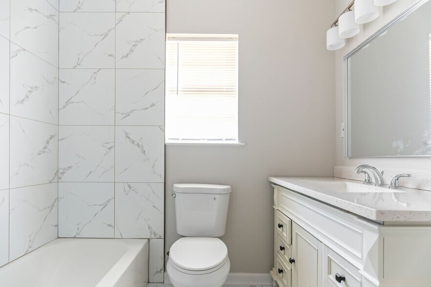 Building Photo - 1455 Marilyn Dr