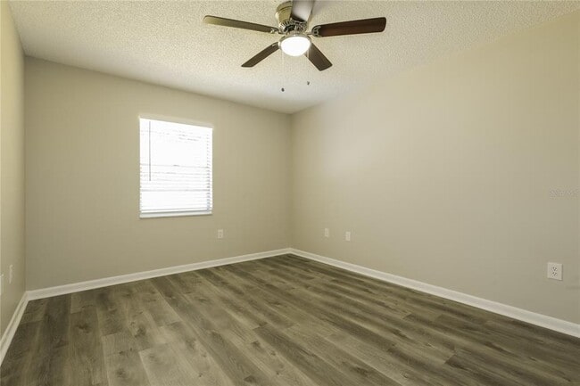 Building Photo - 5525 Southgrove Ct