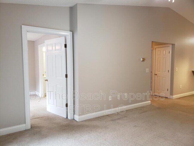 Building Photo - 6010 Dick Pond Rd