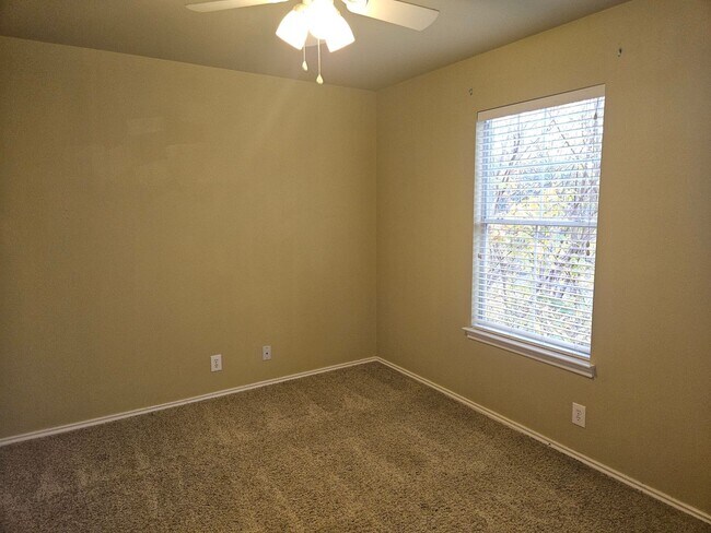 Building Photo - Garden Home in Gated Community