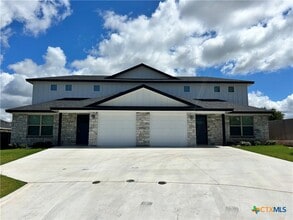 Building Photo - 2618 Leroy Ln