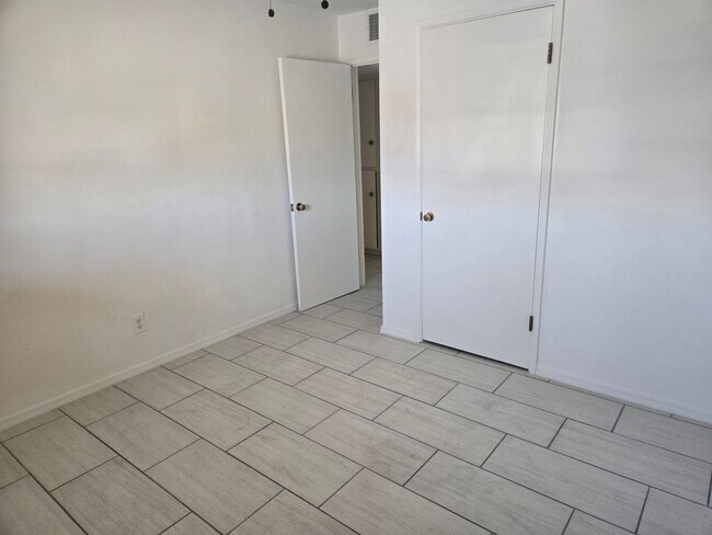 Building Photo - Cozy 3 bed, 2 bath home in Phoenix, No HOA!