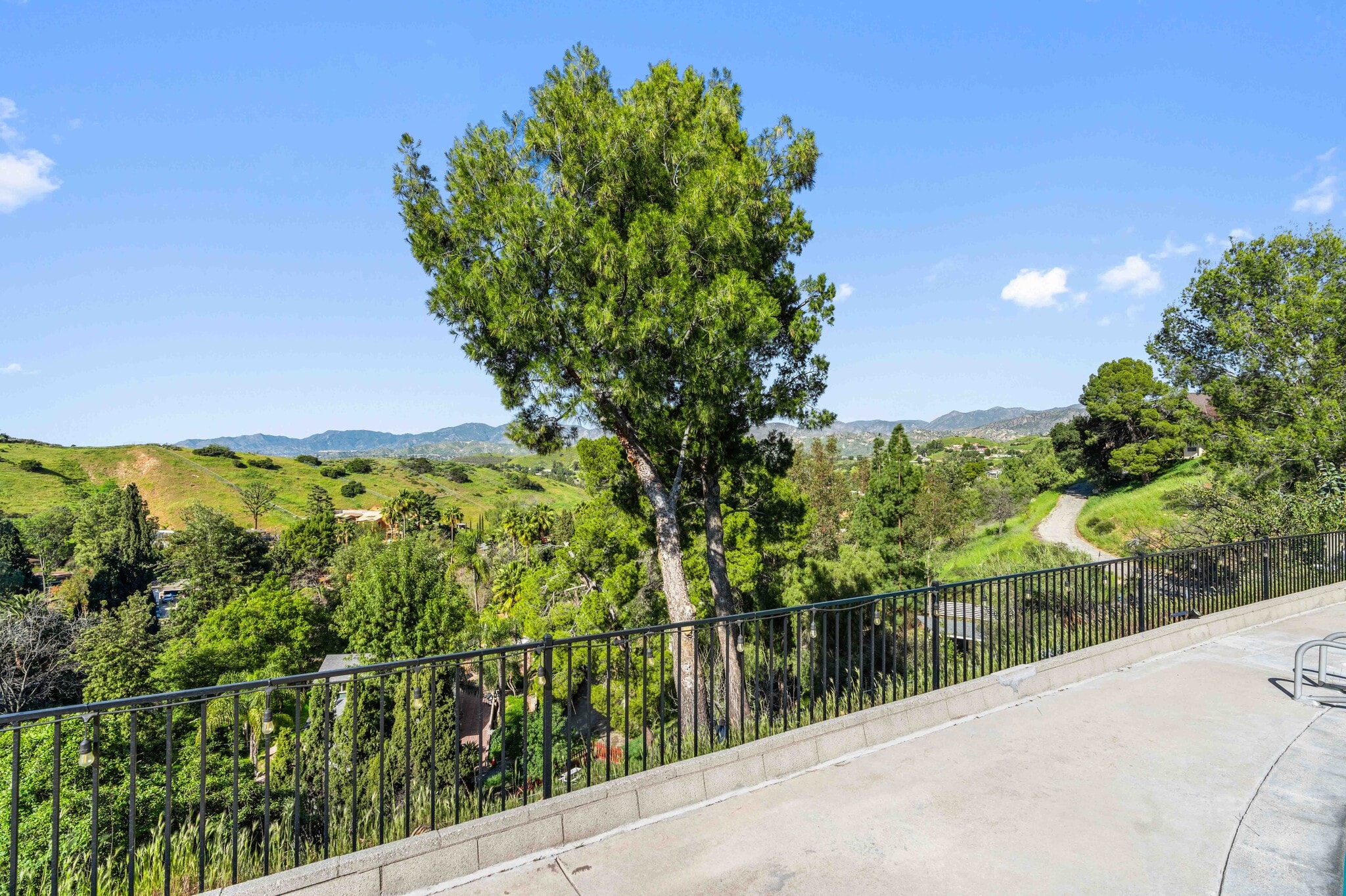 Building Photo - 10405 Ditson St