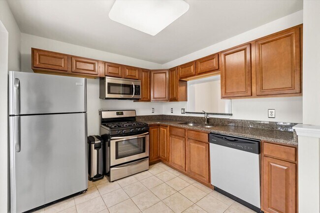 Building Photo - 4701 Colonnade Way