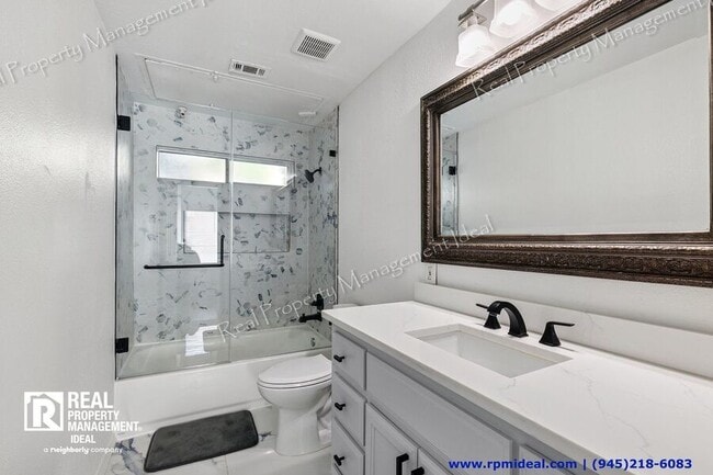 Building Photo - 4104 N Hall St
