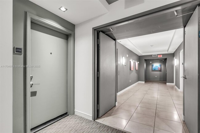 Building Photo - 951 Brickell Ave
