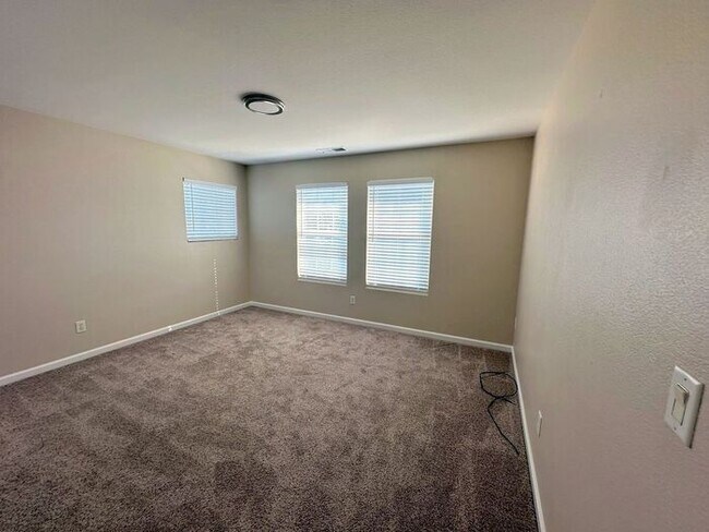 Building Photo - 3031 Sky Country Dr