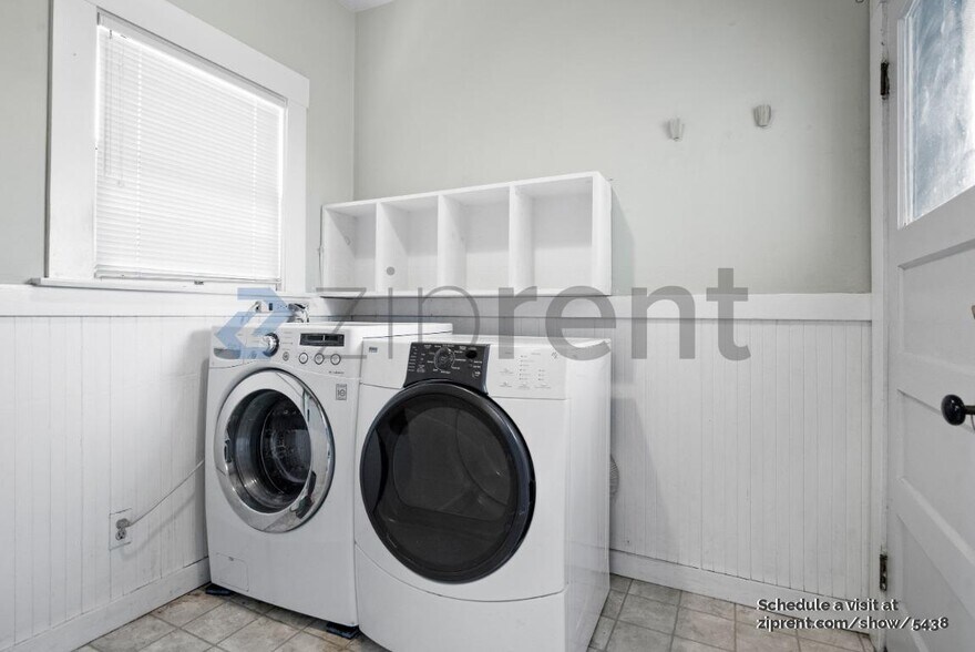 Building Photo - Unit