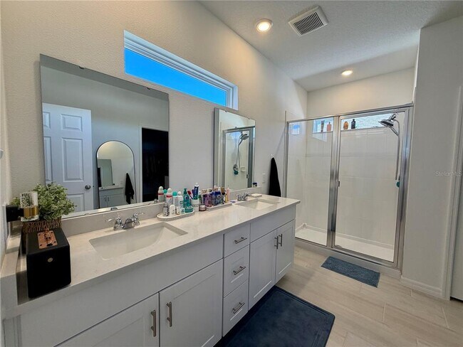 Building Photo - 2333 Treasure Hill St