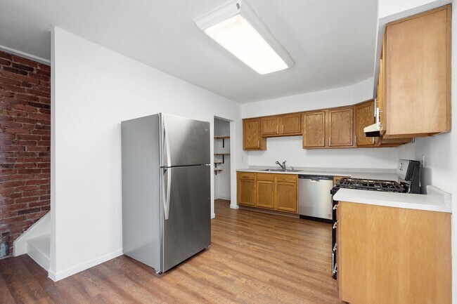 Building Photo - Stunning 3 bed, 2.5 bath home in McKees Rocks available October 1!