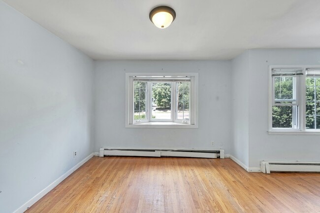 Building Photo - 106 Hillside Ave