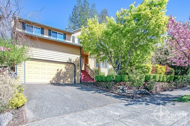 Building Photo - 3907 SE Sunrise Dr