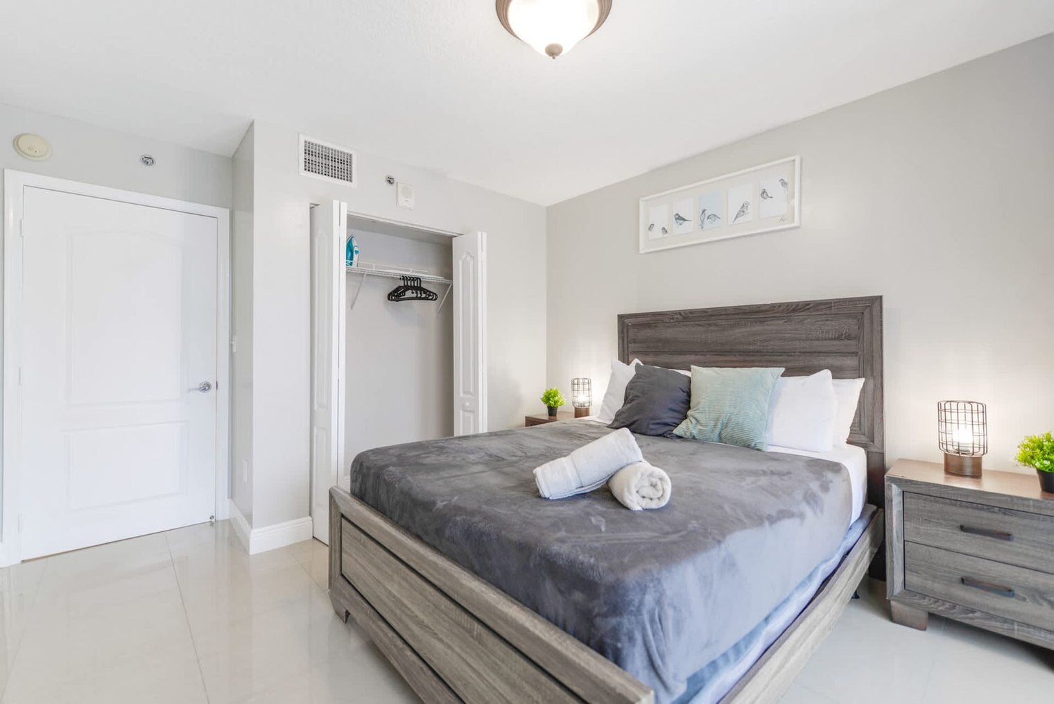 Building Photo - 1 SE 12th St