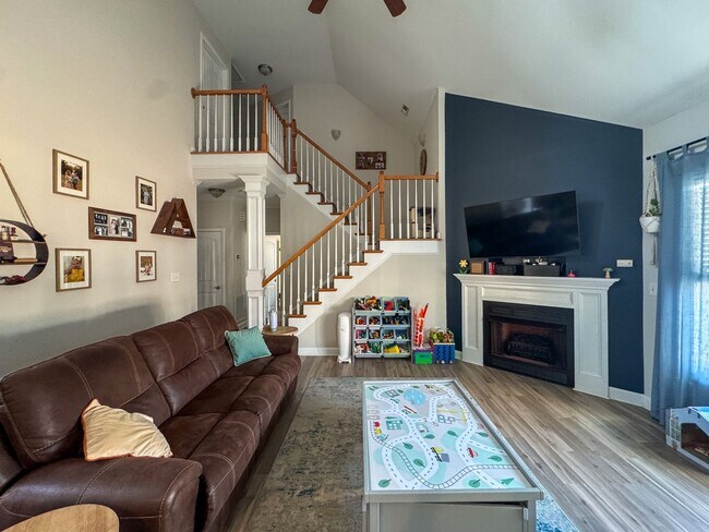 Building Photo - Well-Maintained 4 Bed 2.5 Bath Home with a Pool