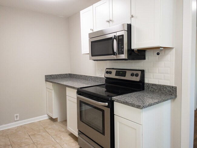 Building Photo - 236 Kent Dr
