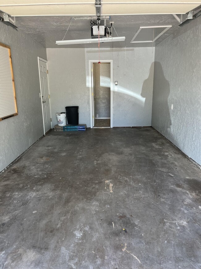Building Photo - 311 E Tennapee Ave