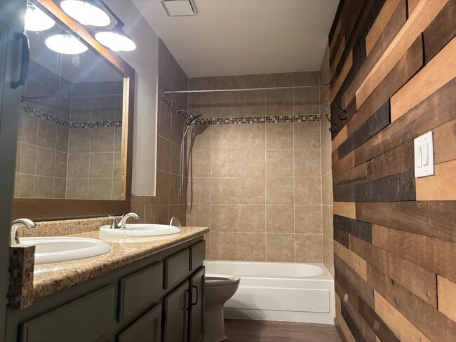 Building Photo - 2 Bed 1 Bath Condo Available Now!  MileSto...