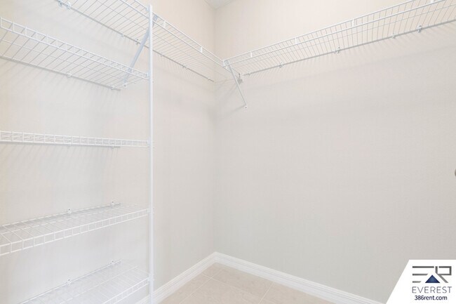 Building Photo - 16 Unimay Ct