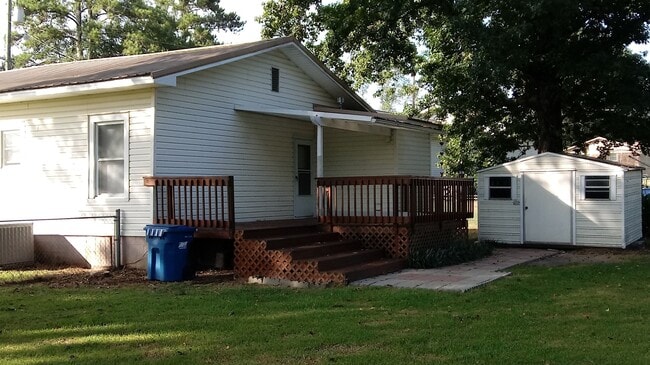 Building Photo - 414 Airport Rd