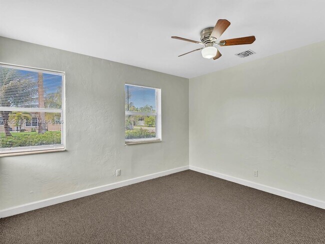 Building Photo - 1513 NE 30th Ct