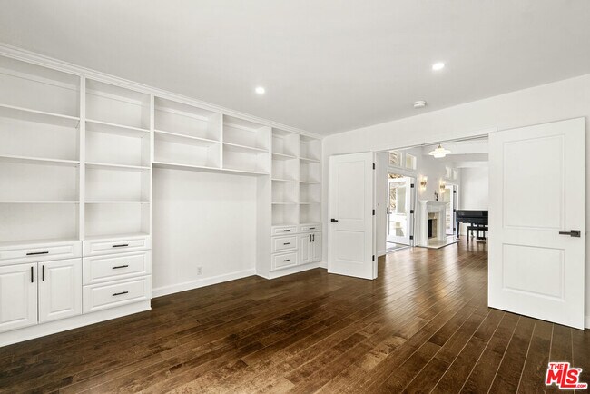 Building Photo - 9541 Cedarbrook Dr