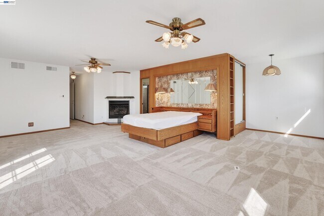 Building Photo - 1450 Kolln St