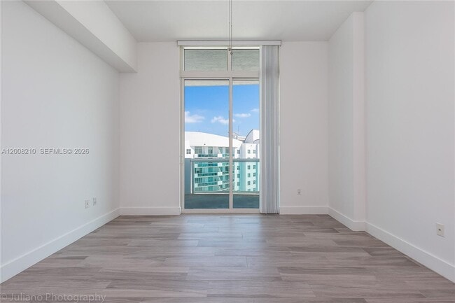 Building Photo - 7900 Harbor Island Dr